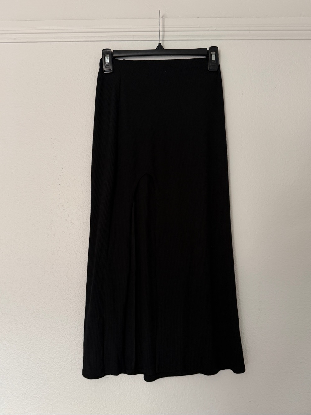 ASOS DESIGN ribbed midi thigh high split Slit skirt in black - Picture 5 of 7